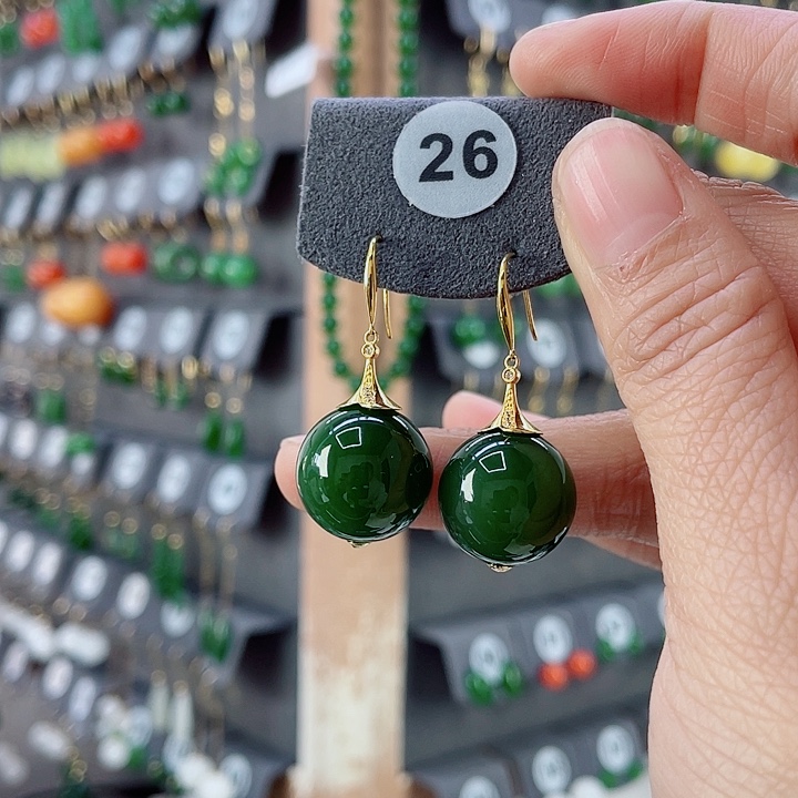 18K金镶嵌和田玉耳饰