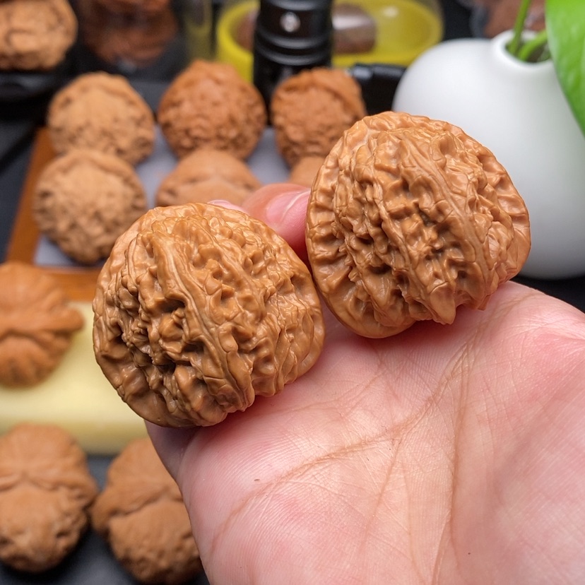 【闪购商品】文玩核桃把件三角白全品38.5