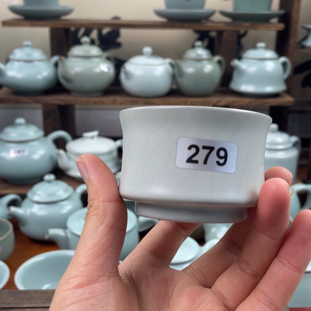 用***子陶月白279号微瑕………$