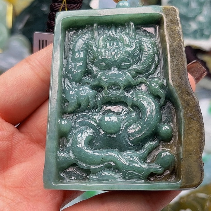 翡翠未镶嵌颈饰挂件
