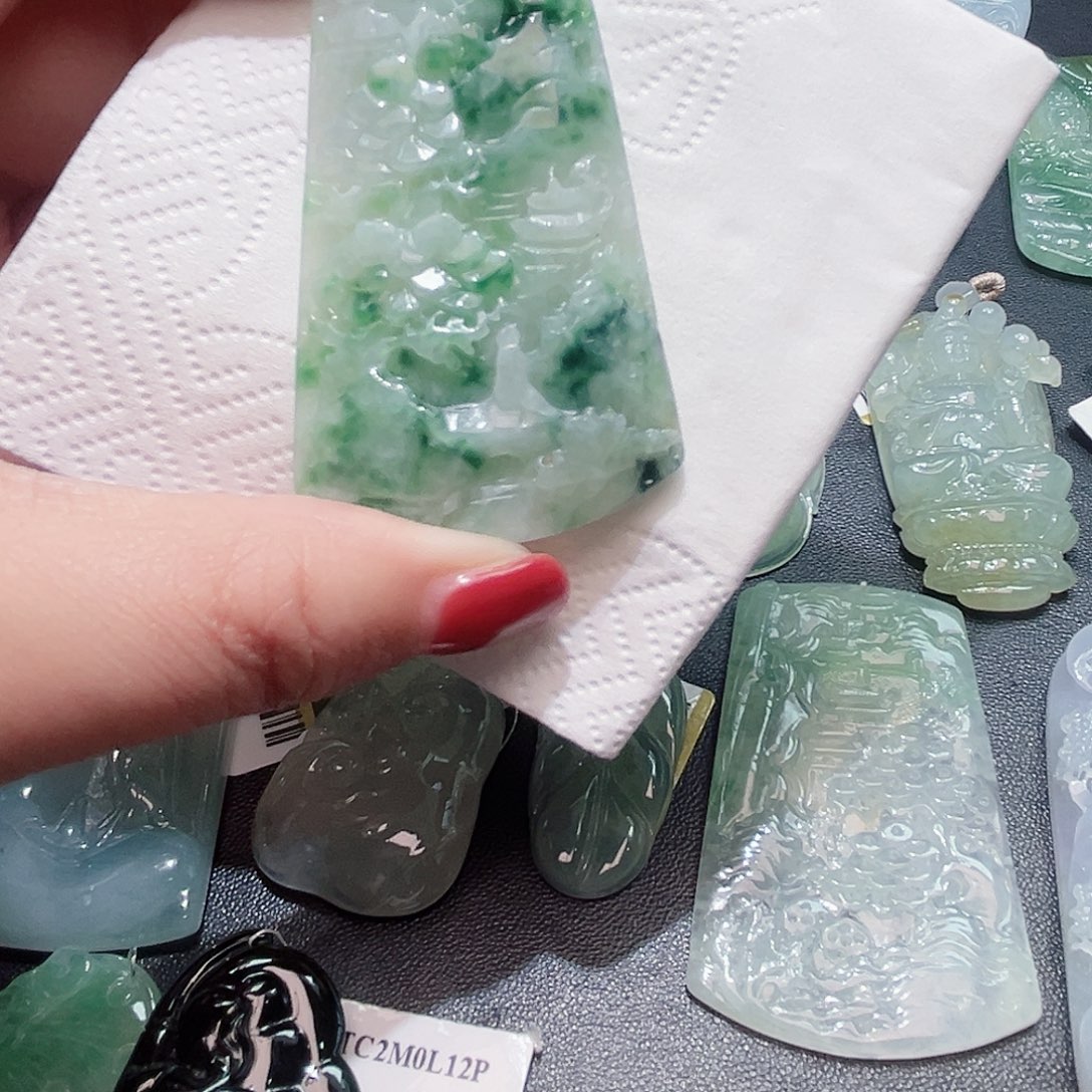 翡翠未镶嵌颈饰吊坠