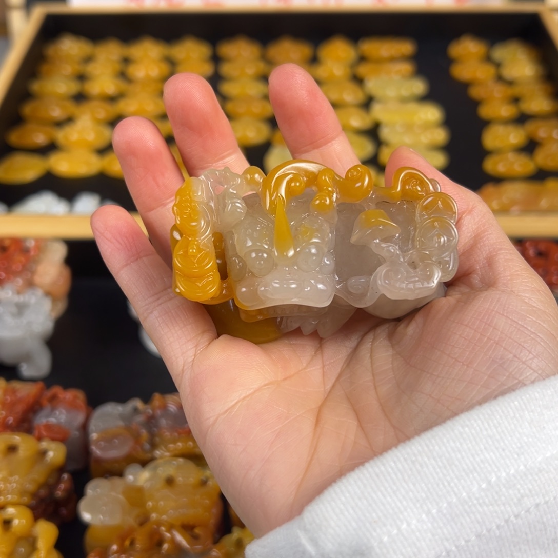 黄龙木霸王貔貅手把件