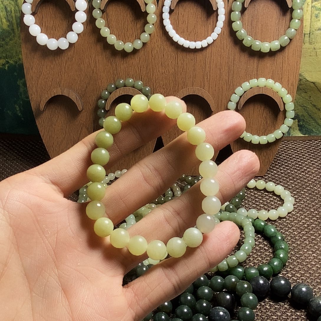 思***在和田玉未镶嵌手串