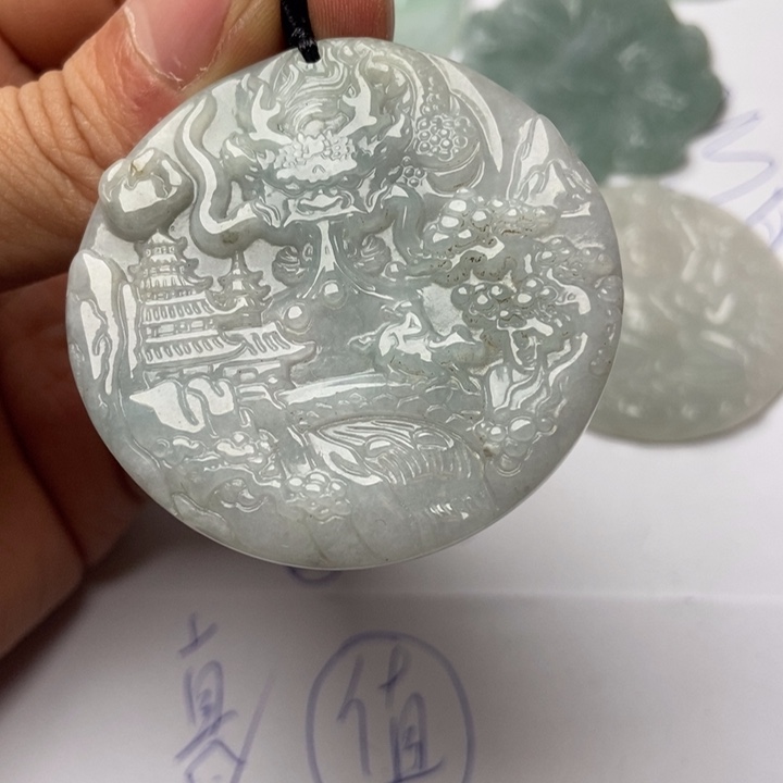 翡翠未镶嵌颈饰翡翠