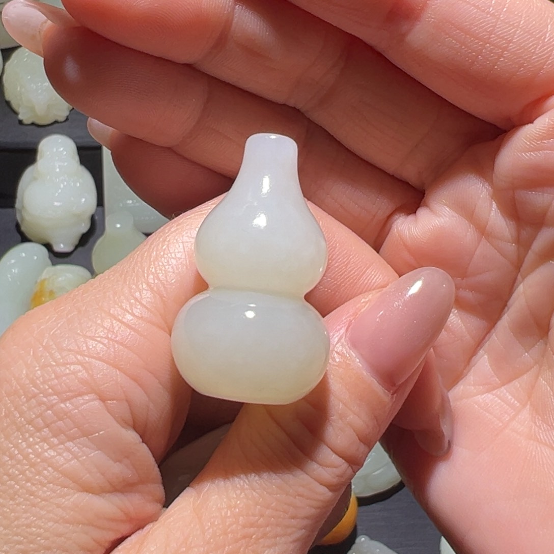 颈饰未镶嵌和田玉宇****妈