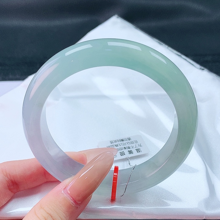 翡翠手镯未镶嵌56圈