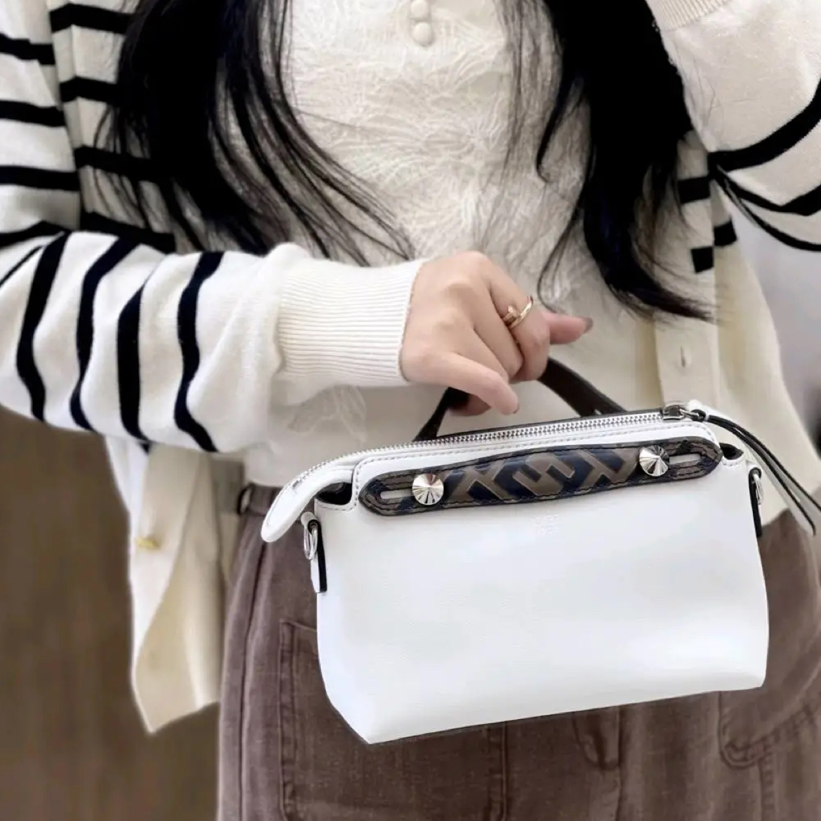 95新 FENDI/芬迪 by the way小号手提斜挎包78722516