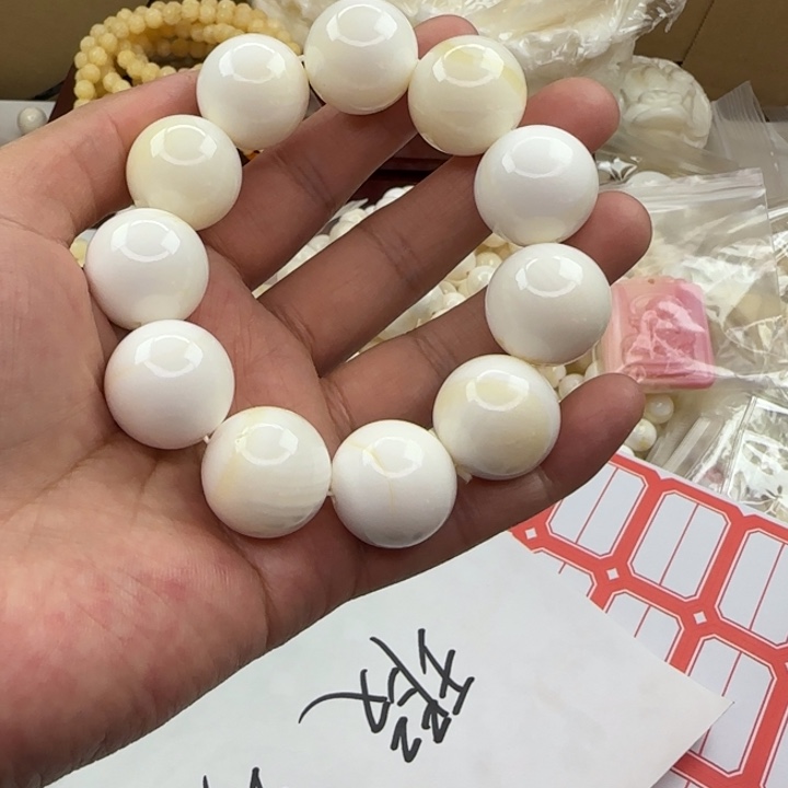 吊坠贝壳带黄2.0手串11颗珠子