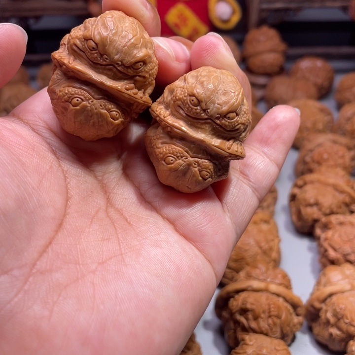 十****年云铁雕刻的小金蟾