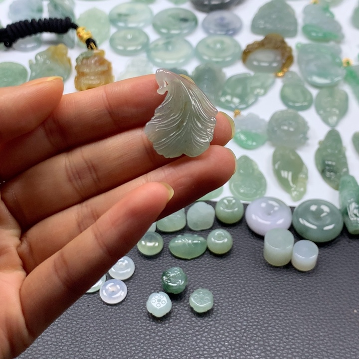 翡翠颈饰未镶嵌银杏叶