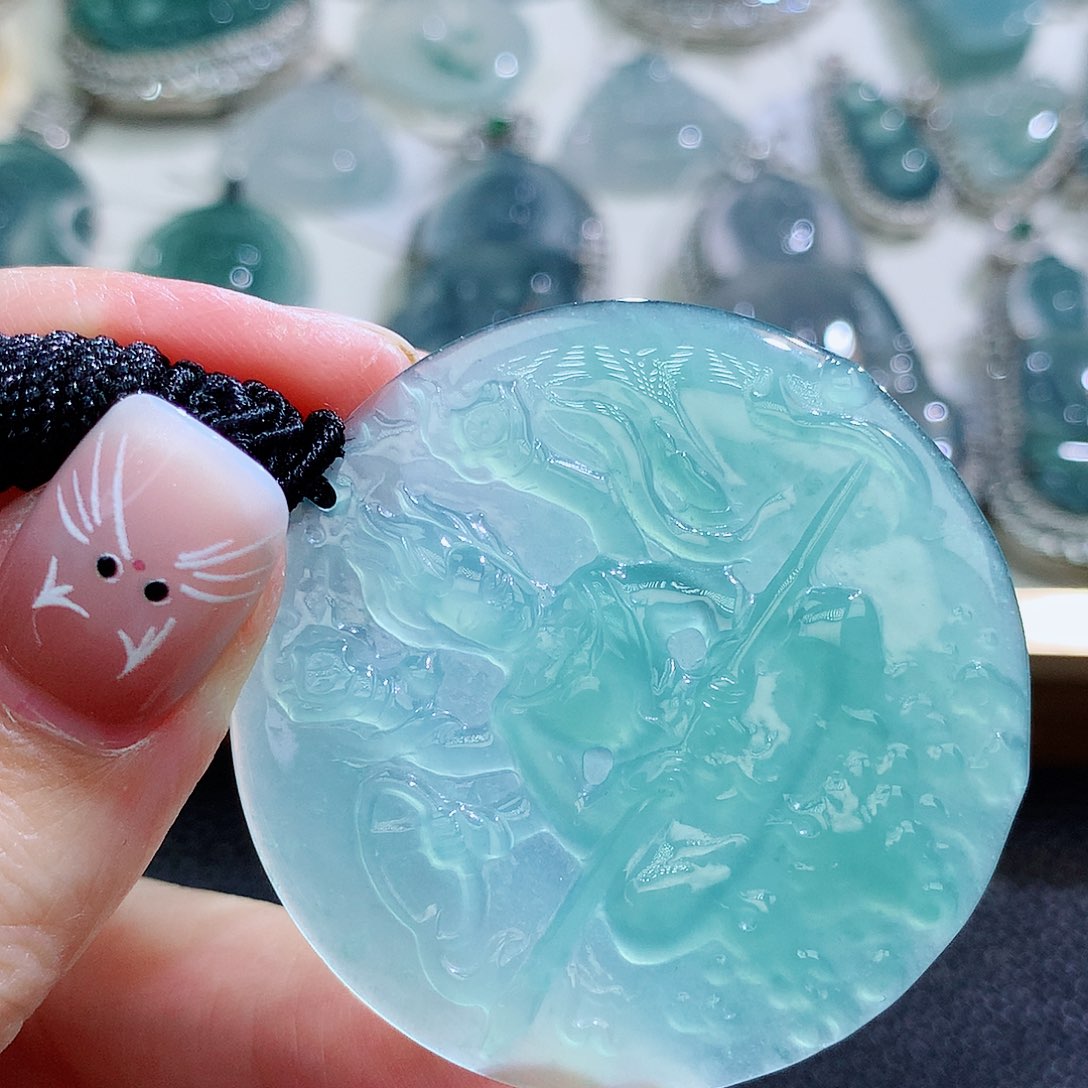 翡翠挂件未镶嵌翡翠