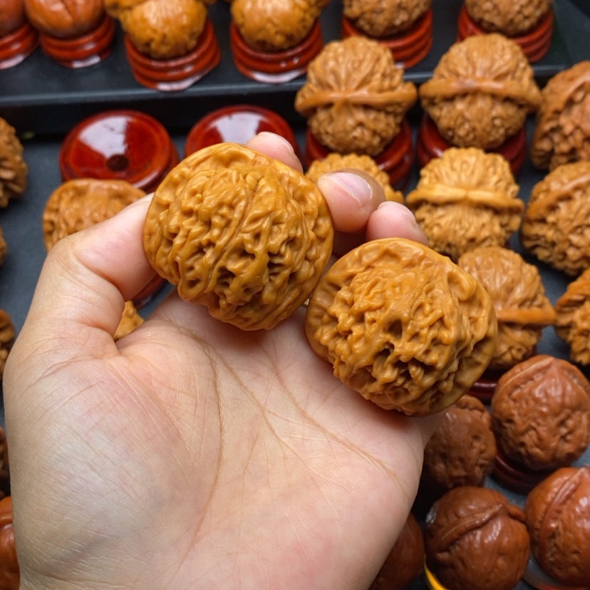 【闪购商品】文玩核桃把件申*师天地