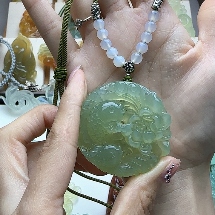 蛇纹石玉颈饰未镶嵌