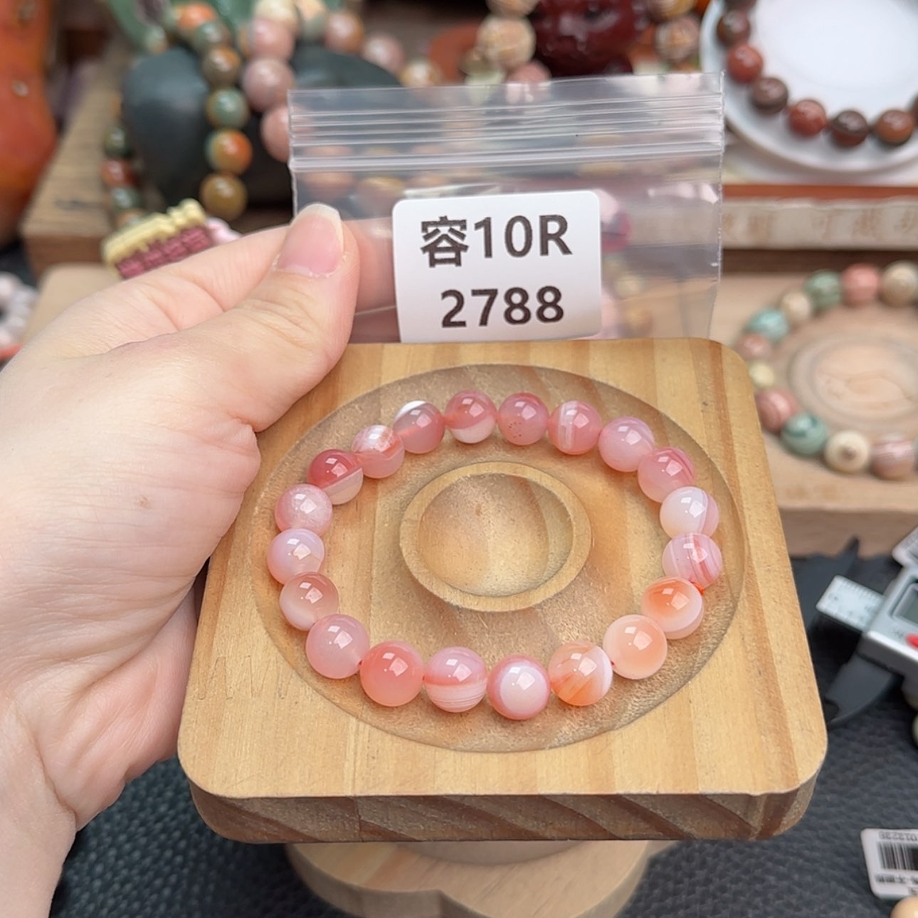 【闪购商品】石英质玉手链未镶嵌睡****鱼