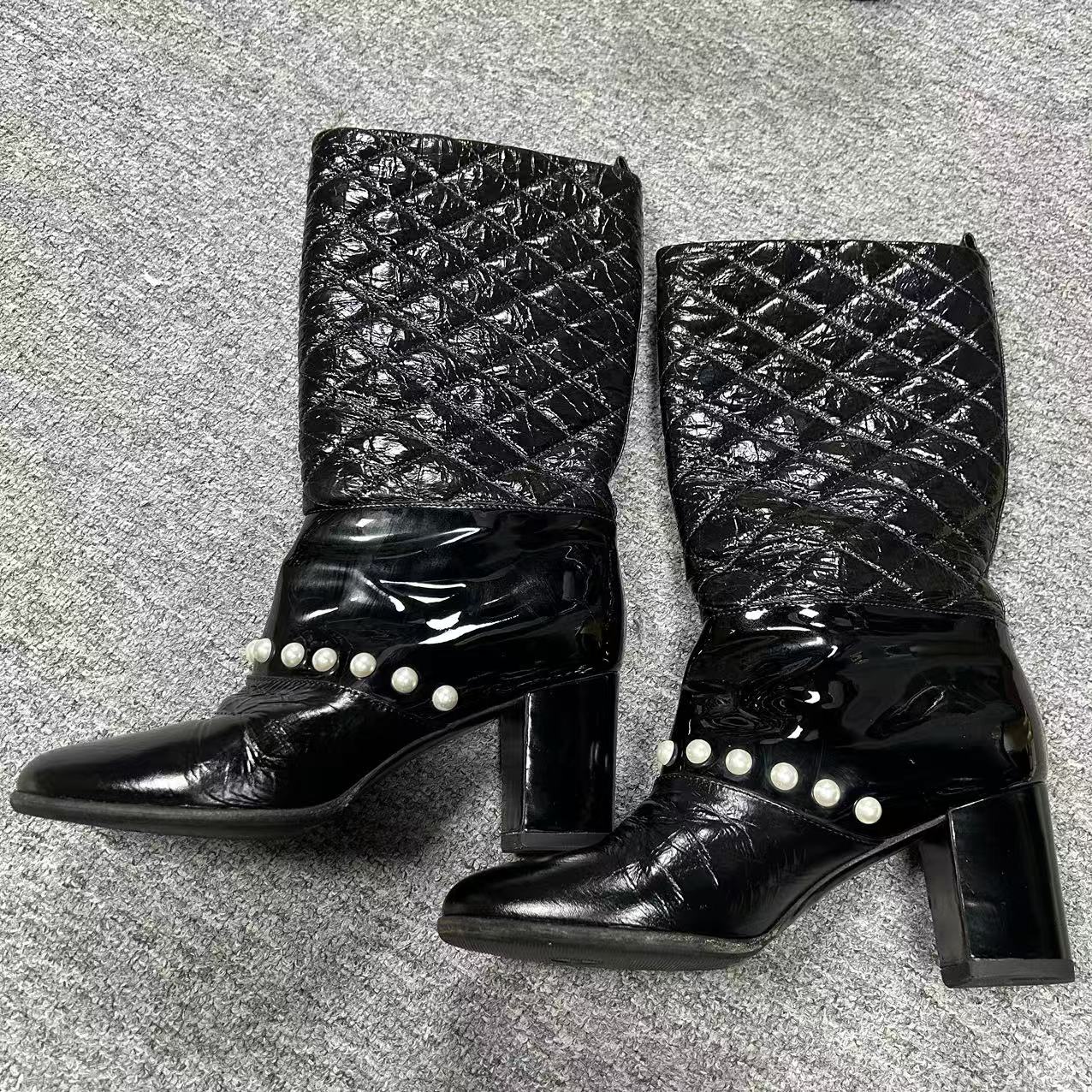 99新 Chanel/香奈儿 36码/黑色漆皮珍珠粗跟秋冬气质长靴xxs383