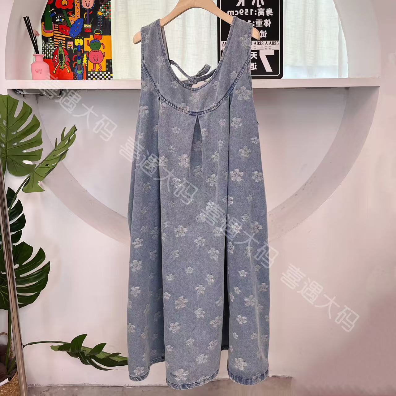 新款大码宽松显瘦遮肉胖MM后背系带无袖有口袋牛仔提花背带连衣裙