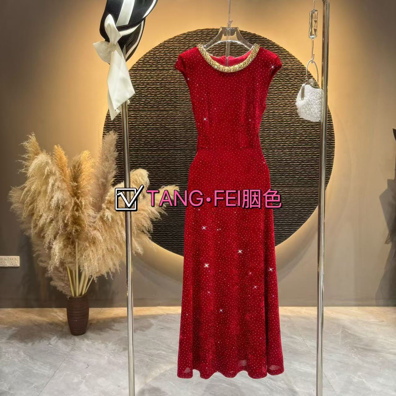 TANG-FEI胭色【新年战袍】TF0043早春新款无袖修身连衣裙