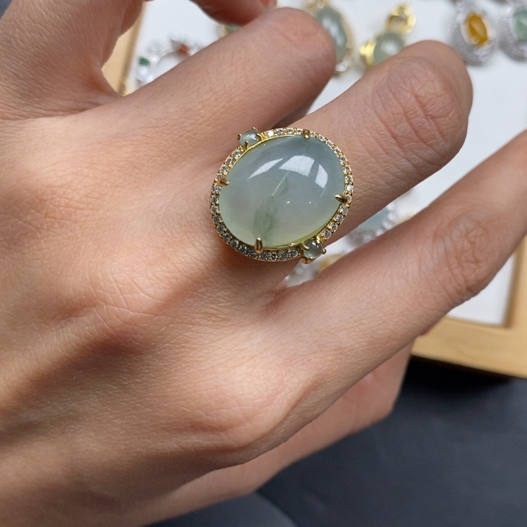 翡翠颈饰未镶嵌翡翠