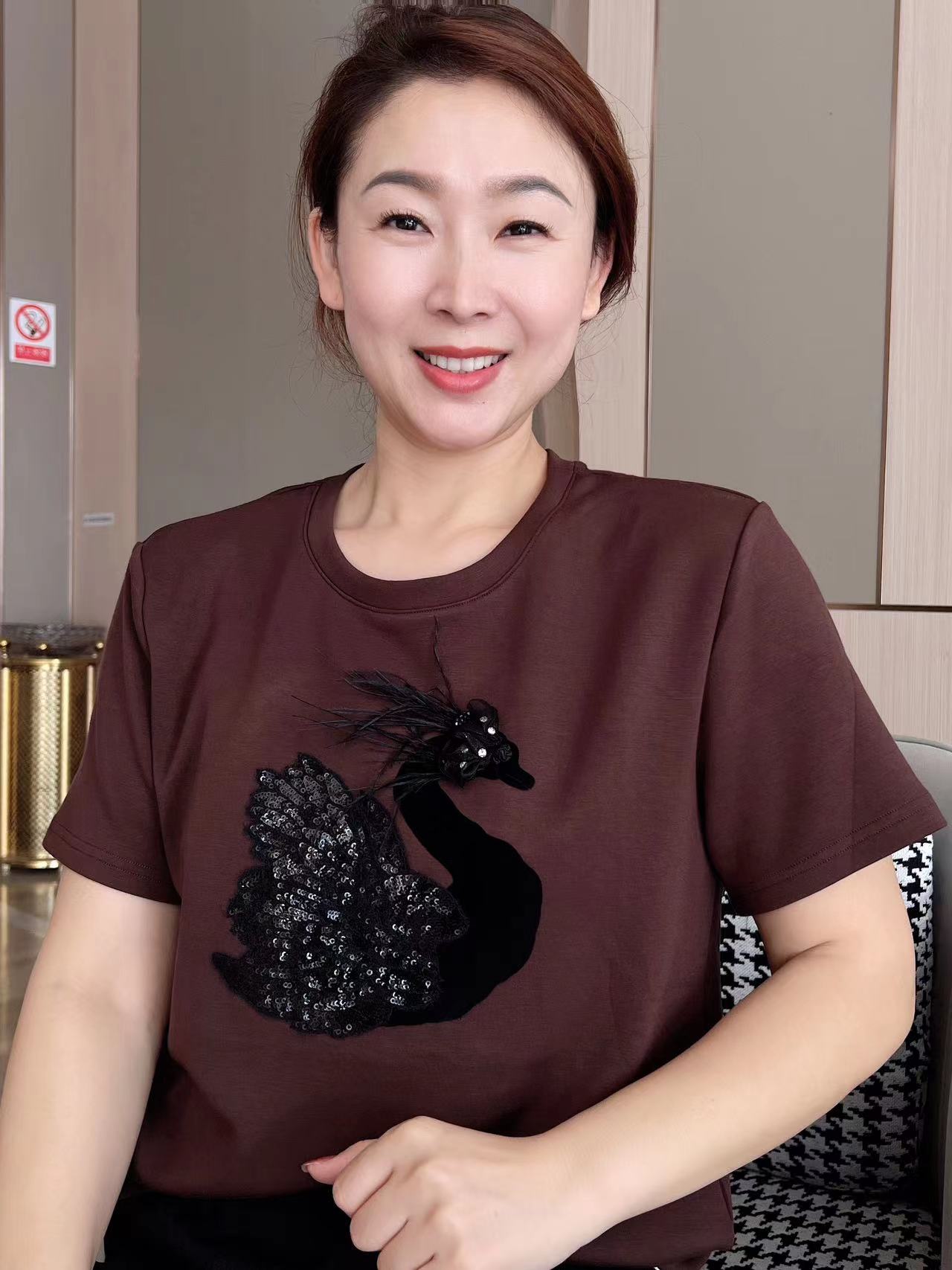 169号《新然》圆领时尚绣花短袖烫钻夏季显瘦好看休闲春夏T恤印花