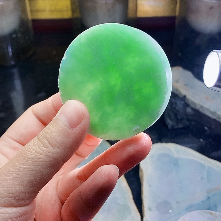 翡翠未镶嵌颈饰毛料14