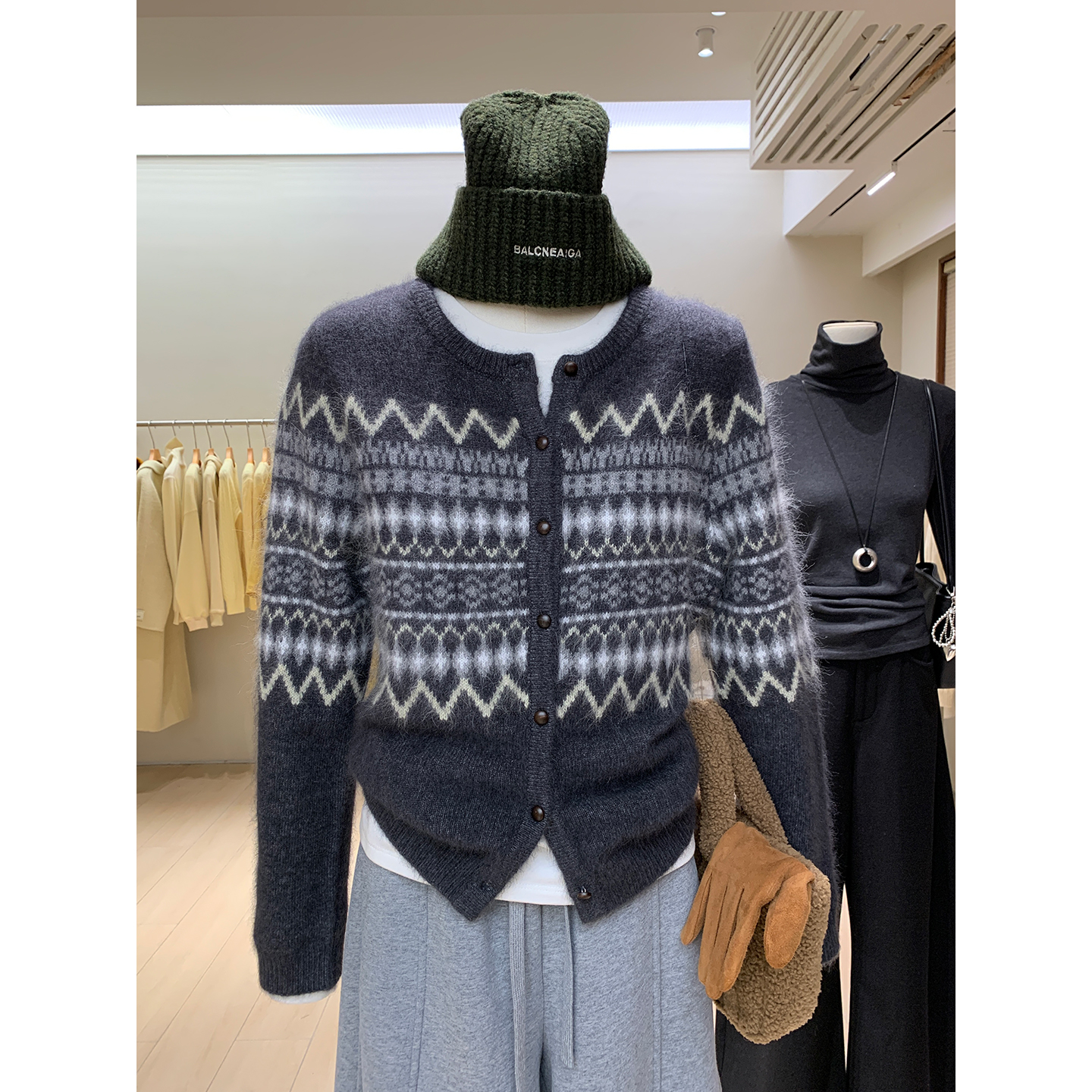 复古北欧浪漫软呼轻毛感提花保暖毛衣软糯动物毛混纺纽扣圆领开衫