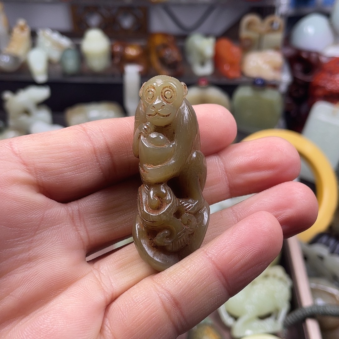 饿***面和田玉（糖玉）未镶嵌颈饰