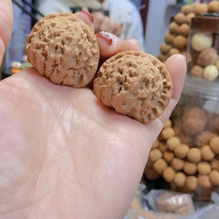 【闪购商品】文玩核桃把件40白狮子