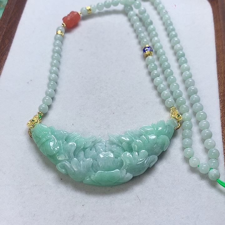 翡翠颈饰未镶嵌吊坠