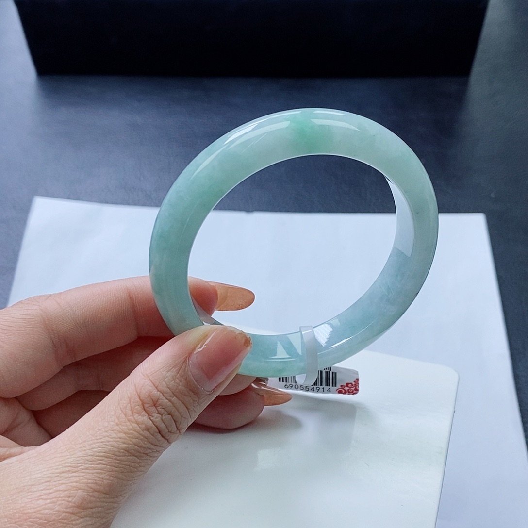 翡翠手镯未镶嵌56圈口