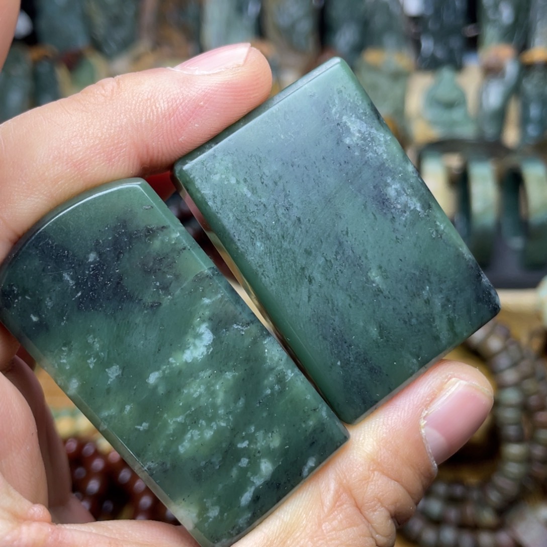 岫岩河磨玉（透闪石质玉）未镶嵌颈饰自选一个