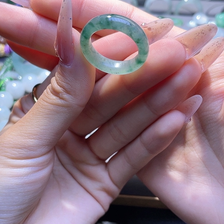 翡翠挂件未镶嵌翡翠