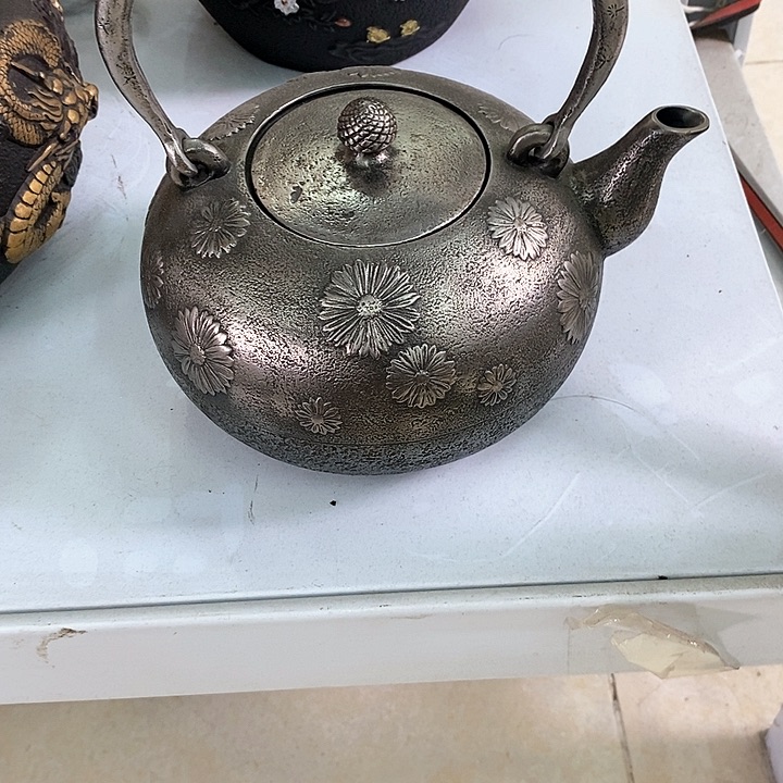 1向日葵砂铁壶1200毫升纯手工打造