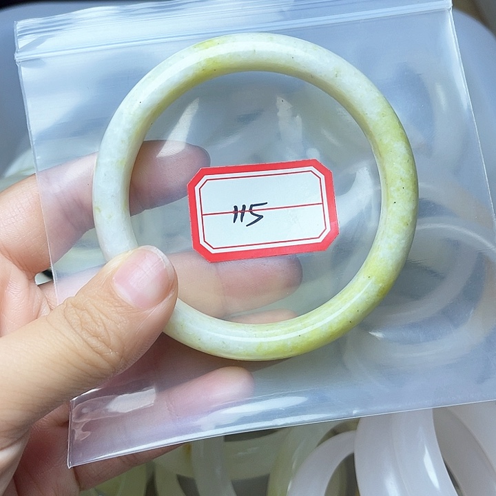 石英质玉手镯未镶嵌115