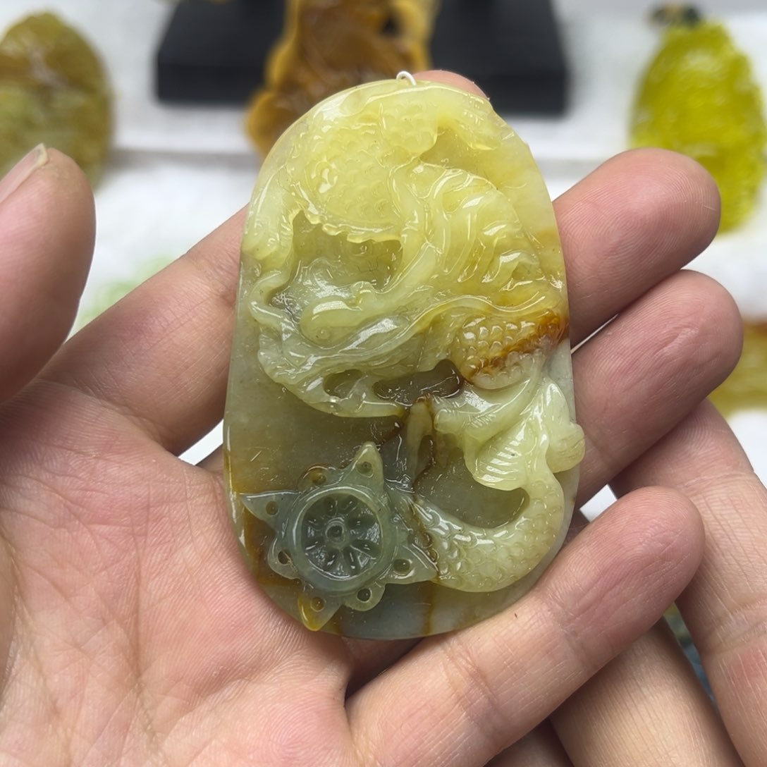 蛇纹石玉颈饰未镶嵌