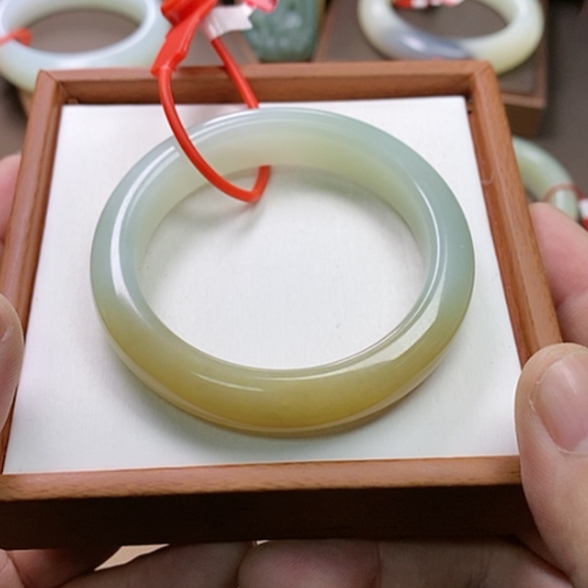 【闪购商品】未镶嵌手镯和田玉