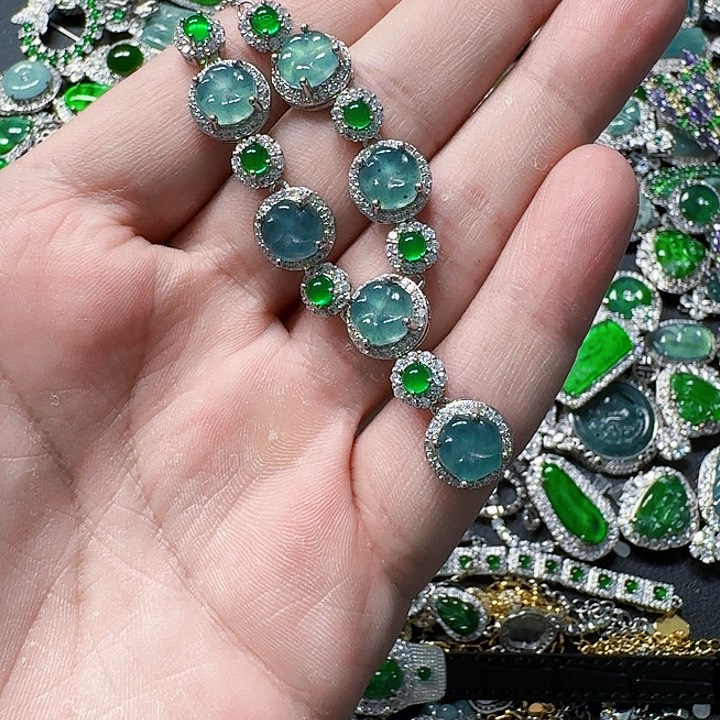 翡翠颈饰未镶嵌天然A货翡翠放漏