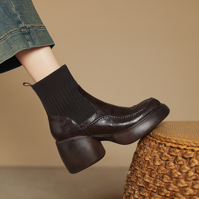 圆头厚底短靴女中跟2024秋冬款真皮裸靴子防水台复古粗跟切尔西靴
