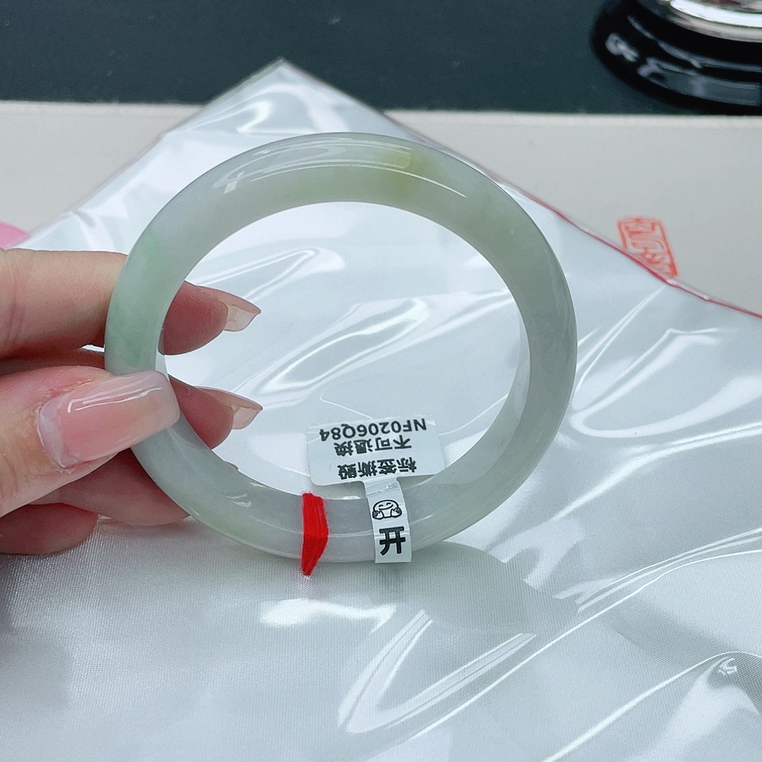 翡翠手镯未镶嵌正57