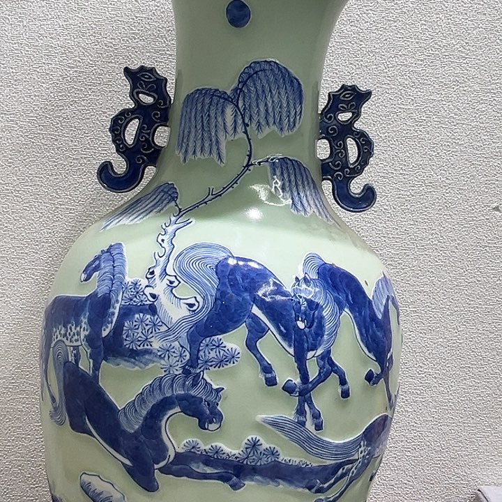 蓝***云瓷片精美的的陶瓷摆件……