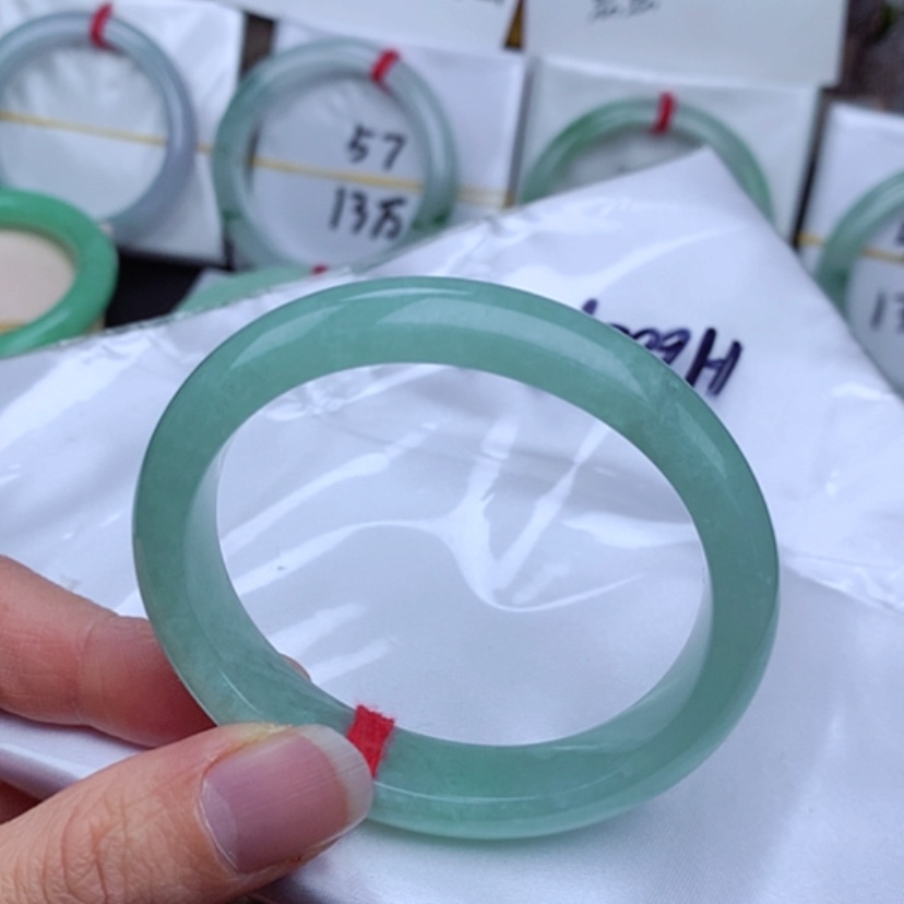 【闪购商品】翡翠手镯未镶嵌             贵妃53 冰蓝