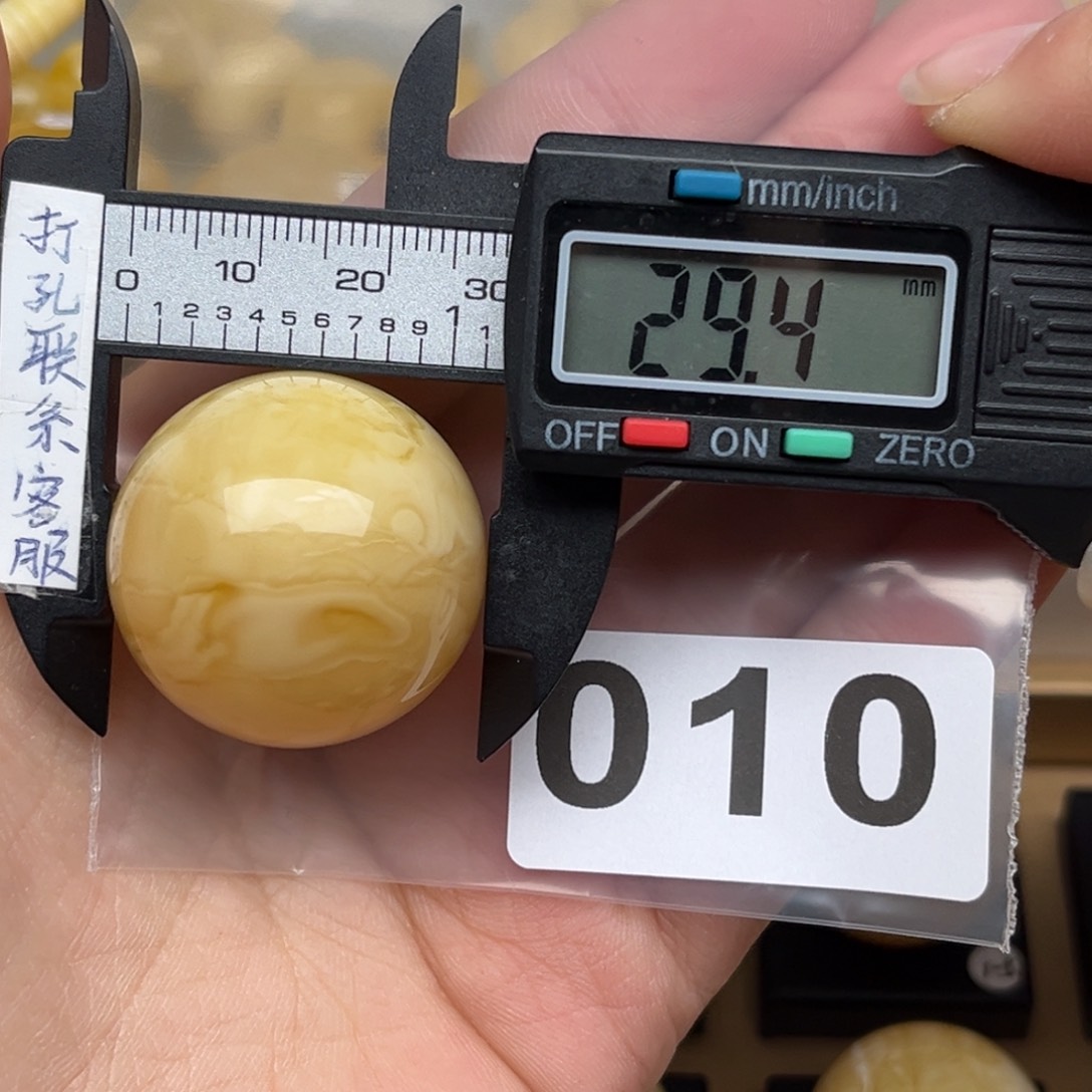 蜜蜡裸石未镶嵌哏**年蜜蜡