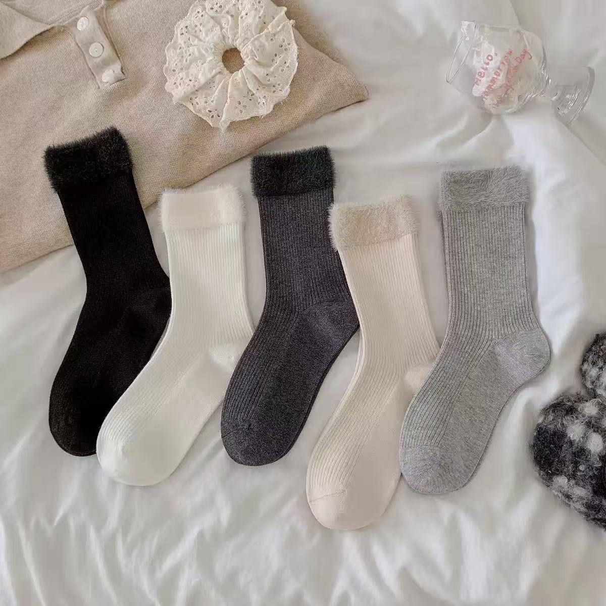 不会丢的袜子 毛茸茸罗口中筒袜女秋冬季双针无骨甜美显瘦堆堆袜