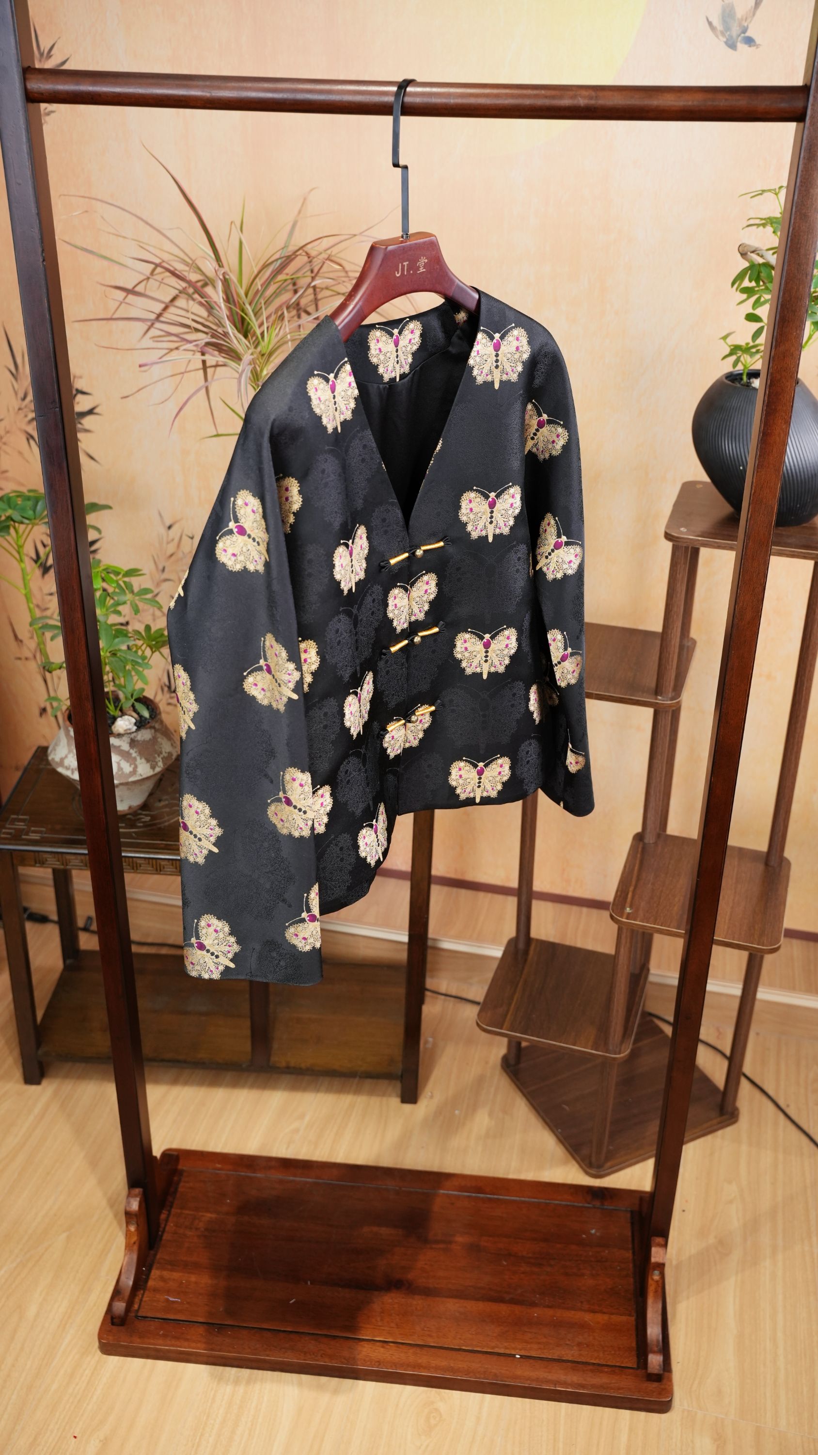 上久楷黑金蝴蝶外套