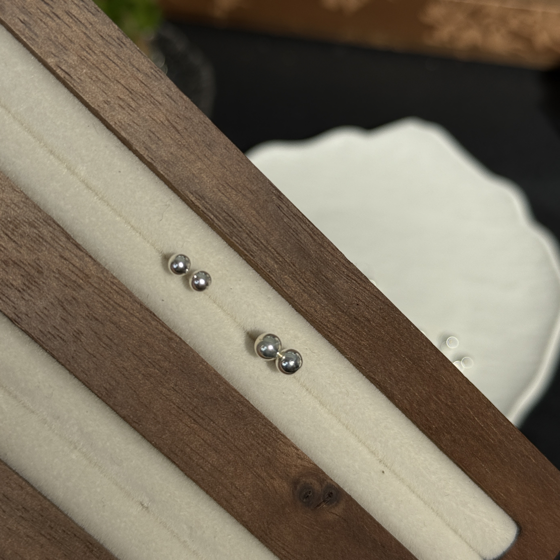 足银银制品 耳饰小灯泡耳钉养耳洞不易过敏简约气质小巧假一赔十