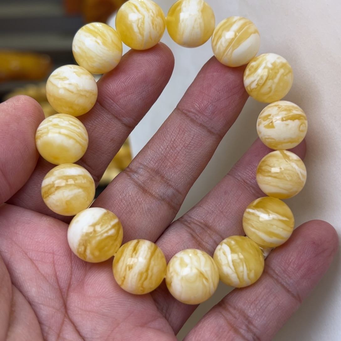 蜜蜡未镶嵌裸石14加23.4克