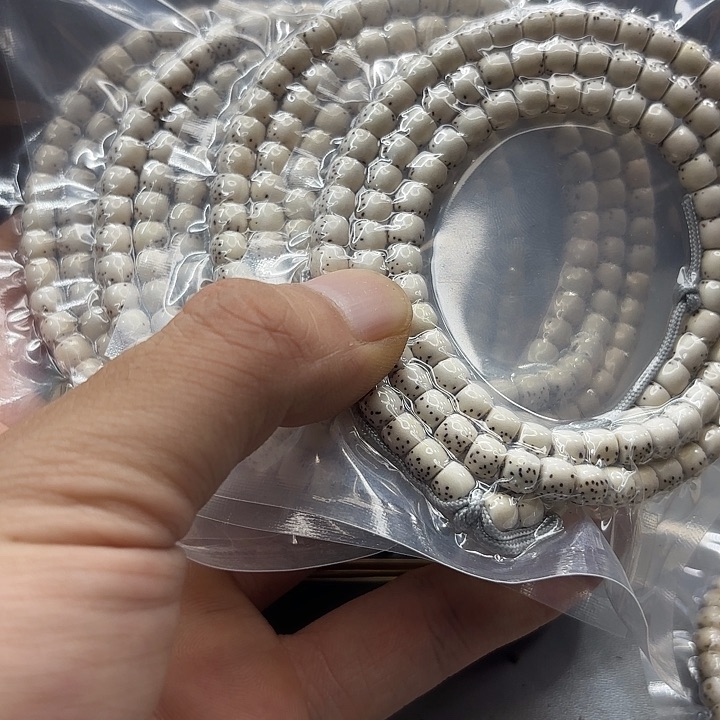 星月菩提手串F16。