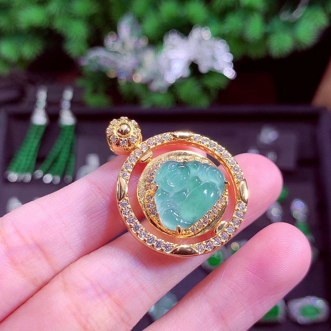 颈饰未镶嵌翡翠天然