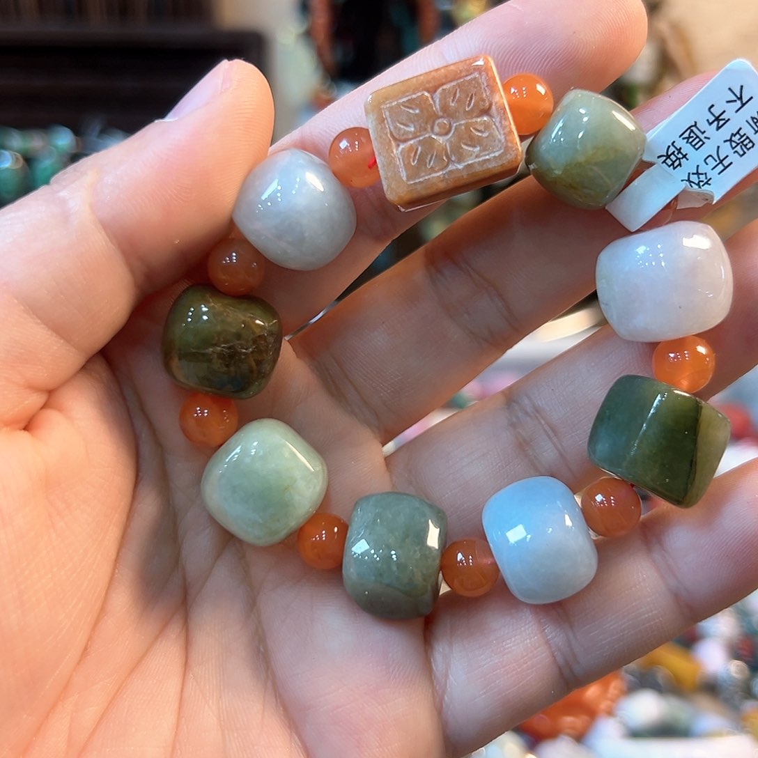 翡翠颈饰未镶嵌手串