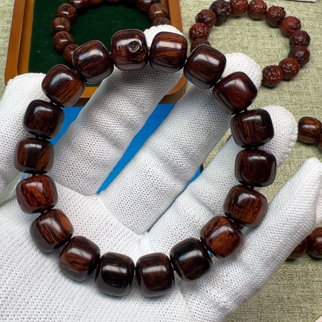 木皇*甲海南红降1.2*1.1瑕疵