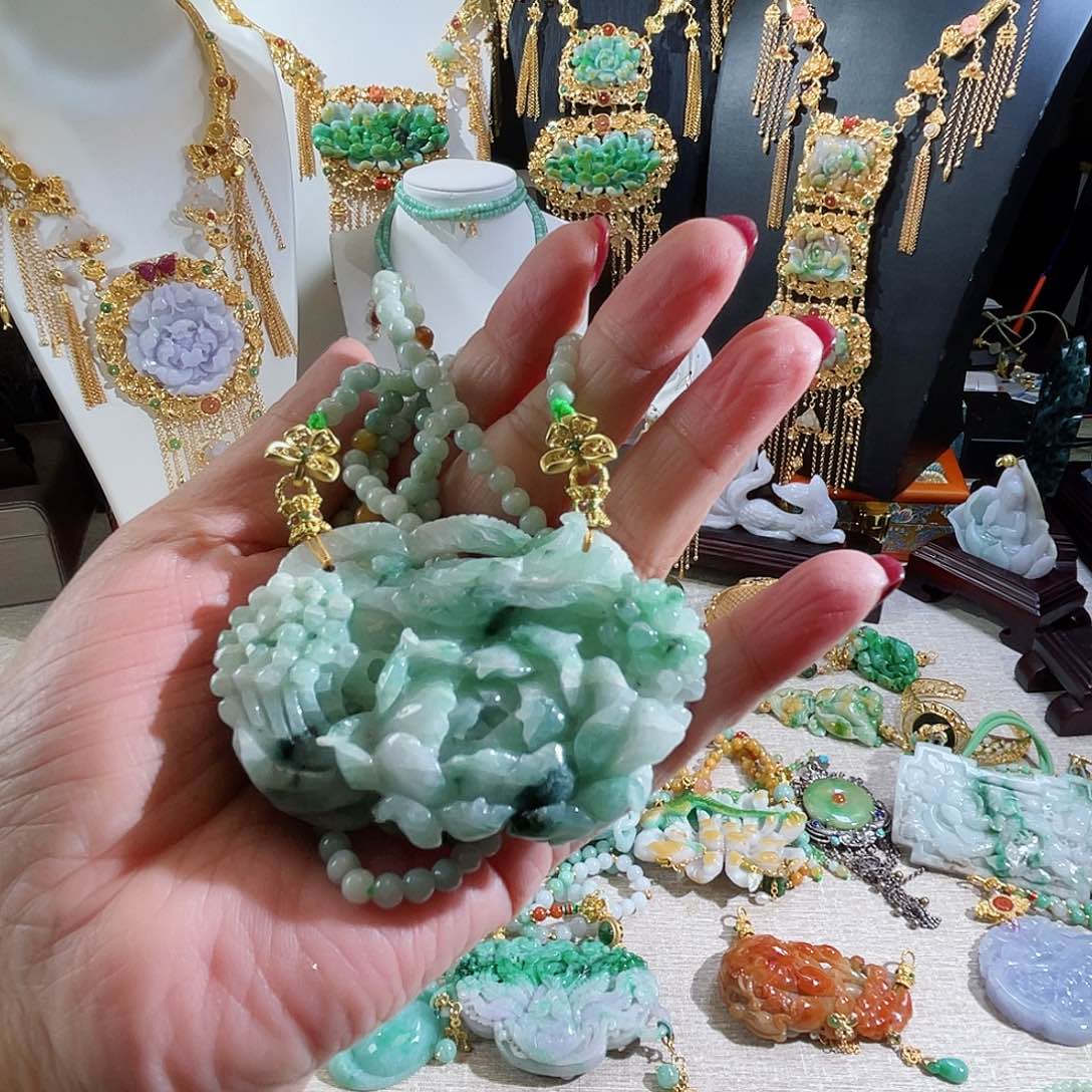 翡翠颈饰未镶嵌翡翠如意锁